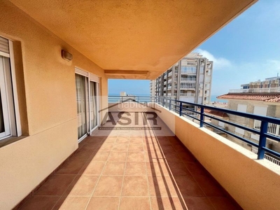 Apartamento excelente apartamento seminuevo a 80 metros de la playa con vistas a la playa en Tavernes de la Valldigna