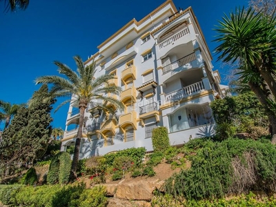 Apartamento oportunidad junto a la playa en la milla de oro en Marbella