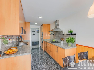 Apartamento piso en el centro de santa eulàlia de ronçanes, finca del 2.006, salón comedor con salida a balcón, cocina office, 3 dormitorios, 2 baños completos, en finca con ascensor y parking. en buen estado, ideal para entrar a vivir en Santa Eulàlia de Ronçana