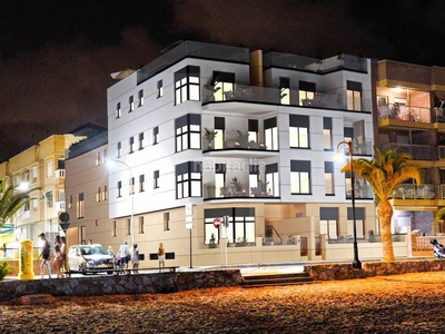 Apartamento primera línea apartamentos 62m2 vivienda + 44m2 patio, 2 dormitorios, 1 baño, piscina, san pedro . en San Pedro del Pinatar