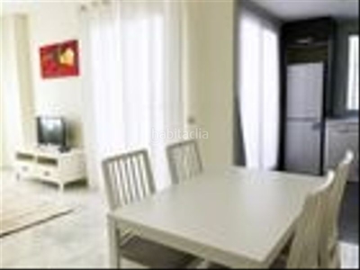 Apartamento se vende apartamento, en buen estado cocina equipada, terraza cubierta, amueblada, recinto cerrado, seguridad 24 horas, cerca de todos los servicios y campos de golf. en Estepona