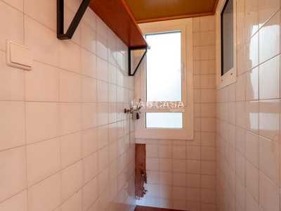 Ático con 3 habitaciones con ascensor, calefacción y aire acondicionado en Hospitalet de Llobregat (L´)