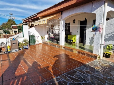 Casa adosada bonito chalet pareado en urbanizacion mediterraneo en Cambrils
