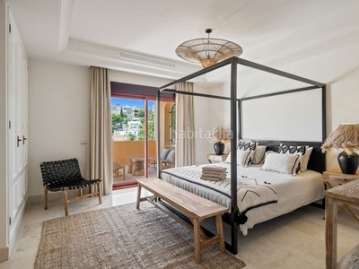 Chalet con 5 habitaciones amueblado con parking, piscina, calefacción, aire acondicionado y vistas a la montaña en Marbella