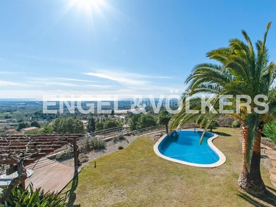 Chalet exclusiva casa con impresionantes vistas al mediterráneo en Riudecanyes