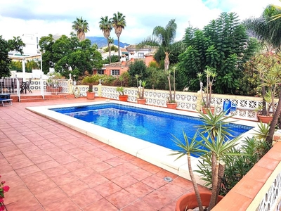 Chalet villa independiente de una sola planta con piscina privada en benalmadena en Benalmádena