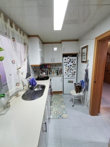 Dúplex con 5 habitaciones con calefacción y aire acondicionado en Cornellà de Llobregat