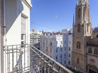 Piso amplio piso de 216 m² a reformar, con techos altos y unas bonitas vistas despejadas en venta en cirilo amorós, en Valencia