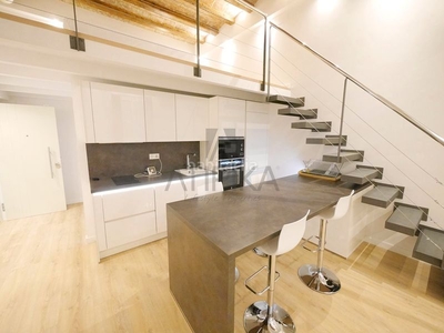 Piso apartamento reformado con acabados de alta calidad en les rambles en Barcelona