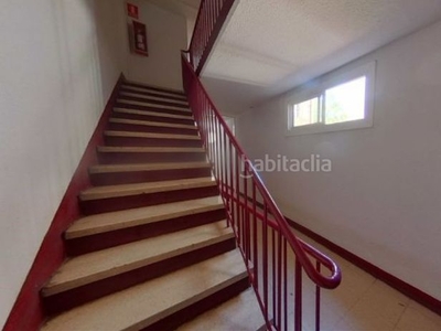 Piso con 3 habitaciones con ascensor y calefacción en Badia del Vallès