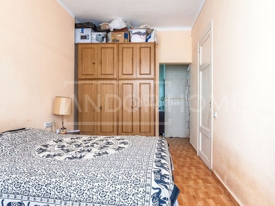 Piso con 3 habitaciones con ascensor y calefacción en Barcelona