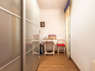 Piso con 4 habitaciones amueblado con ascensor y calefacción en Hospitalet de Llobregat (L´)