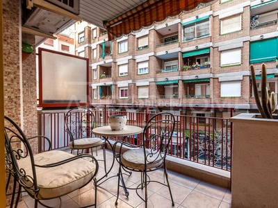 Piso con 4 habitaciones con ascensor, calefacción y aire acondicionado en Barcelona