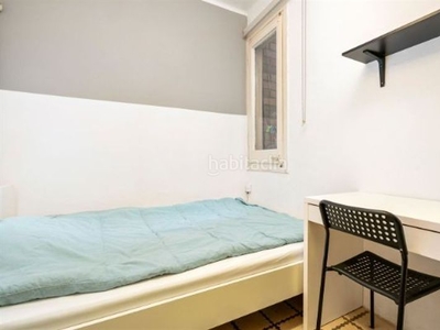 Piso con 4 habitaciones con calefacción en La Bordeta Barcelona