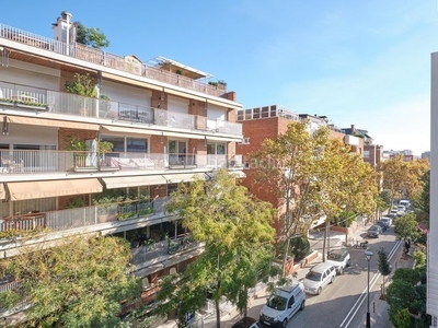 Piso de alto standing en venta exclusiva en Tres Torres en Barcelona