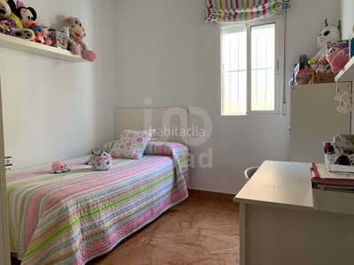 Piso en calle jose calderon 135 piso con 3 habitaciones en Málaga