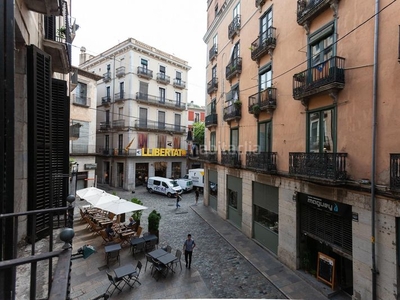 Piso en carrer cort reial 4 pis gran al mig del barri vell en Girona
