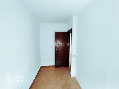 Piso en venta , con 61 m2 y 3 habitaciones y 1 baños. en Barcelona