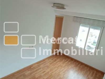 Piso en venta en nou barris - Porta, 3 dormitorios. en Barcelona