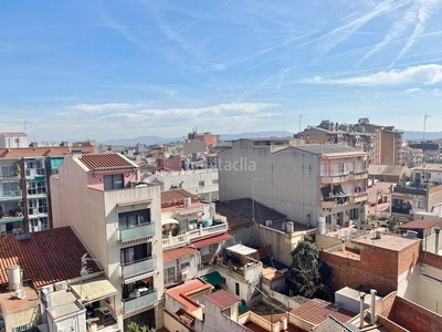 Piso en venta reformado y con terraza en Creu de Barberà Sabadell
