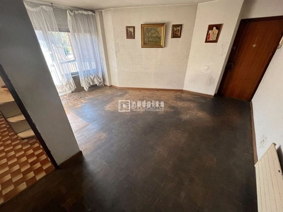 Piso estudio barrio moratalaz vende en exclusiva piso en calle camino de los vinateros en Madrid