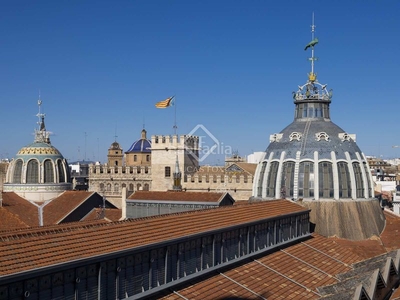 Piso exclusiva vivienda, completamente renovada con unas impresionantes vistas al mercado central en venta . en Valencia
