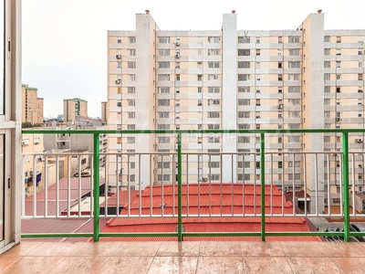 Piso muy luminoso con balcon listo para entrar a vivir en Hospitalet de Llobregat (L´)