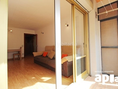 Piso !!!oportunidad, piso de 4 habitaciones con balcón!!! en Barberà del Vallès