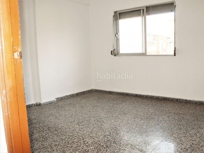 Piso venta de piso con tres dormitorios , costa del sol en Málaga