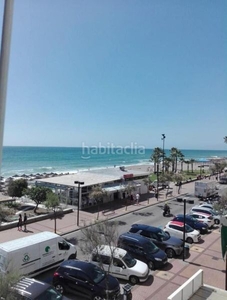 Piso venta de piso en 1ª línea de playa, . ¡3 dormitorios, terraza y vistas al mar! en Fuengirola