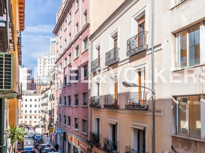 Piso vivienda exterior junto a gran via en Universidad-Malasaña Madrid