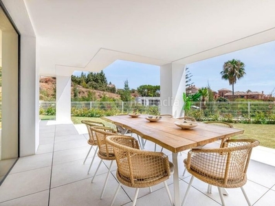 Planta baja piso planta baja de 3 dorm., 2 baños, terraza, jardín y grandes vistas. zona cabopino. obra nueva en Marbella