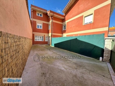 Casa con patio de 58 m2 en Villagonzalo.