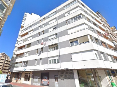 Piso 3 habitaciones de 107 m² en León (24004)