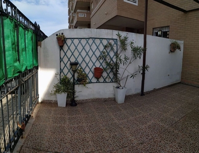 Piso en venta en calle Jardines del Mar de 2 habitaciones con terraza y piscina