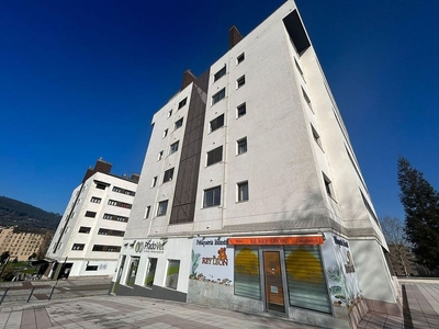 Piso en venta en calle Talleres de Carros de 2 habitaciones con terraza y garaje