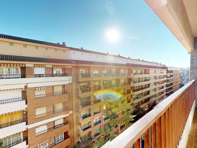 Piso en venta en Ciudad Jardín - Zoco de 4 habitaciones con terraza y garaje