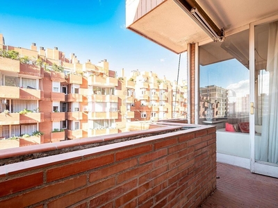 Piso en venta en Pedralbes de 5 habitaciones con terraza y balcón