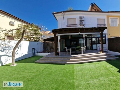 Preciosa casa con jardín privado