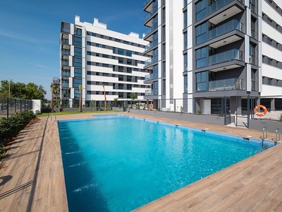 Venta de piso en avenida De Villa Real de 3 habitaciones con terraza y piscina
