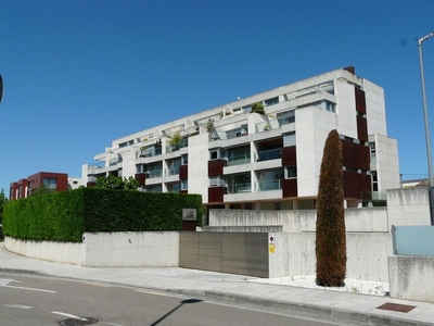 Venta de piso en Valdenoja - La Pereda de 3 habitaciones con piscina y garaje