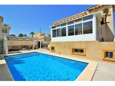 Villa en Venta en Orihuela Costa, Alicante