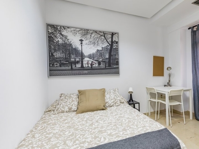 Acogedora habitación en el apartamento de 7 dormitorios Ciutat Vella, Valencia