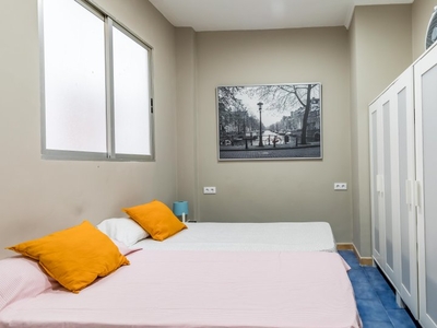 Acogedora habitación en un apartamento de 7 dormitorios en Ciutat Vella, Valencia