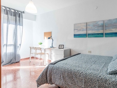 Amplia habitación en apartamento de 5 dormitorios en Campanar, Valencia
