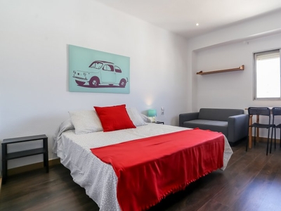 Apartamento amueblado de 6 dormitorios Quatre Carreres Valencia
