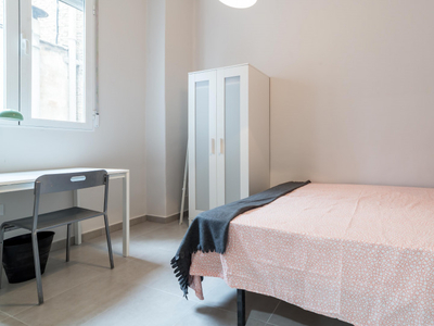 Bonita habitación en un apartamento de 7 dormitorios en Ciutat Vella, Valencia