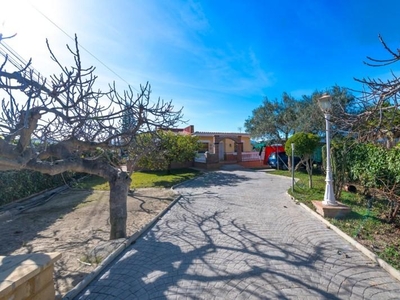 Casa con terreno en Málaga