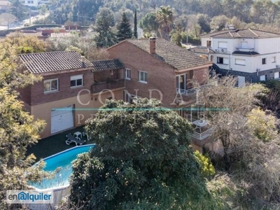 Casa moderna con piscina, jardín y 4 habitaciones