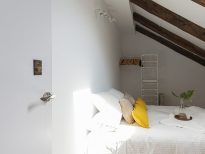 Cómoda habitación en un apartamento de 15 habitaciones en Sol, Madrid